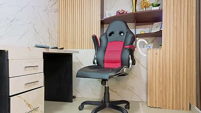 MissEscarleth Chat XXX in diretta