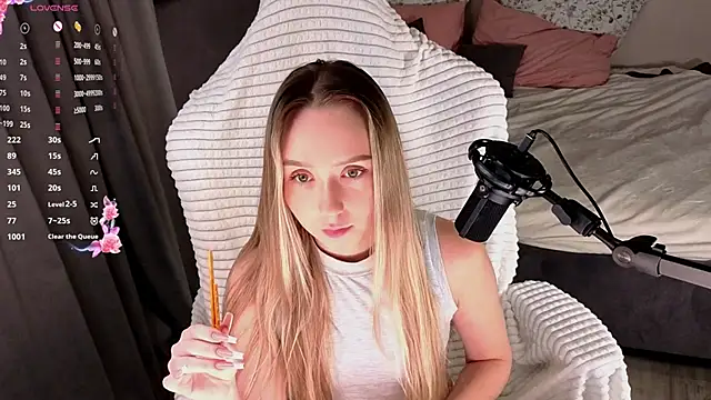 XXX chat uživo modela HollisBeckett