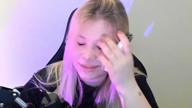 Lulu_Di Show in webcam