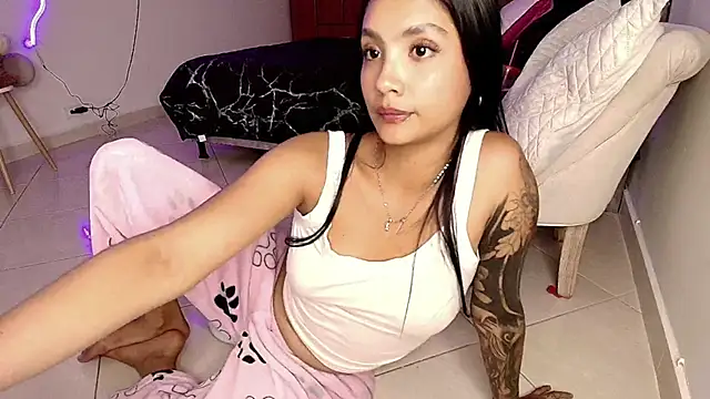 mia_yireth Chat XXX live