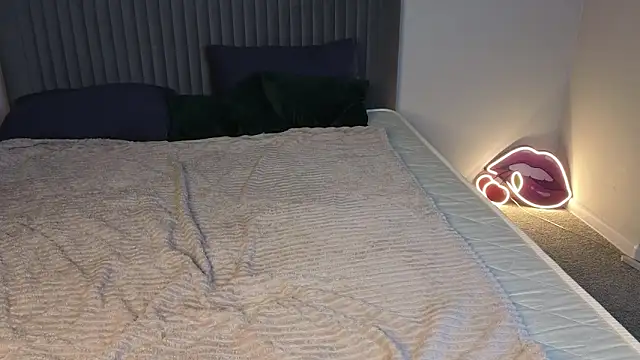 Chat +18 de LovingWhisperr ao vivo