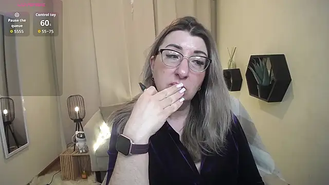 KKMimiKK: онлайн-секс-чат