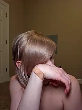 AmethystFoxx Adlı Modelin Canlı XXX Sohbeti