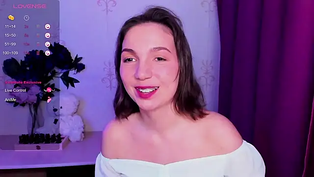 Chat XXX en directo de KindHazelHere_