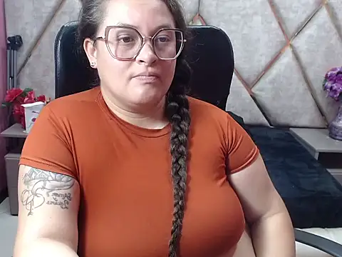 Sarah_Boobs_ élő XXX-chatje