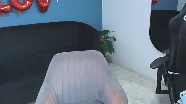 Chat XXX en directo de Zamira_Taylor