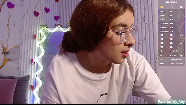 Naomy_tay1: απευθείας συνομιλία ΧΧΧ