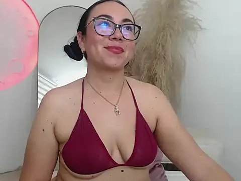 Yadis_hot: онлайн-секс-чат