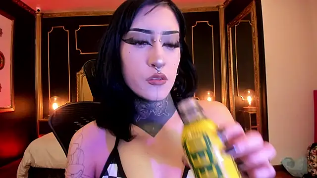 Kat_VonDe Adlı Modelin Canlı XXX Sohbeti