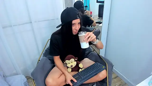 ViictoriiaSaenz 现场XXX聊天