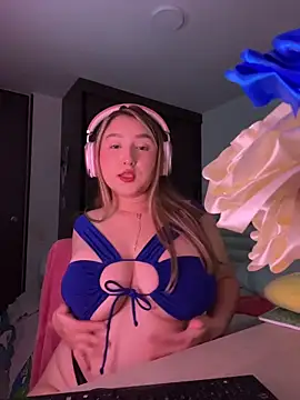 MoraInFire Adlı Modelin Canlı XXX Sohbeti