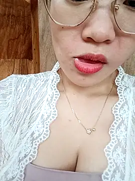 Eye-squirt 在線直播表演