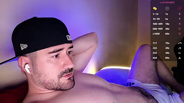 Chat +18 de DominantTheo ao vivo