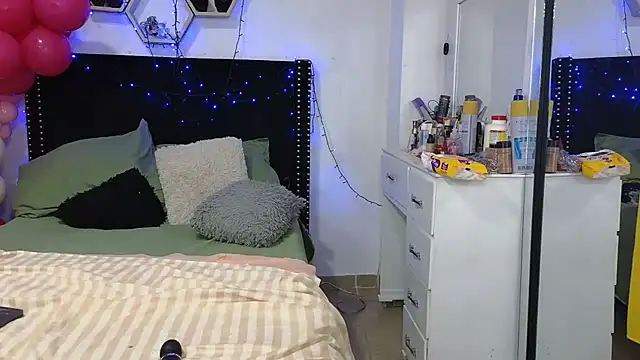 Chat XXX en directo de charlotte_077