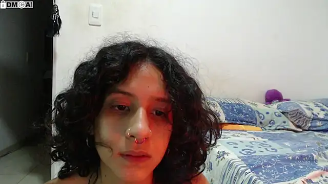 AlinaWoolf_ Adlı Modelin Canlı XXX Sohbeti