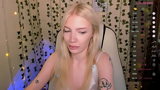 AnyaTaylor_: απευθείας συνομιλία ΧΧΧ