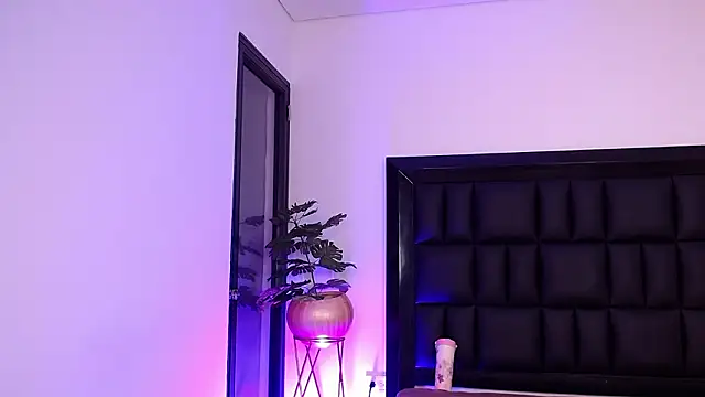 mia_roosee1 Adlı Modelin Canlı XXX Sohbeti