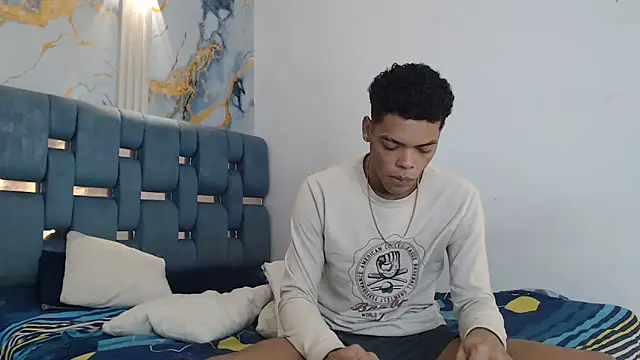 PRETTY_FEM's Live XXX Chat