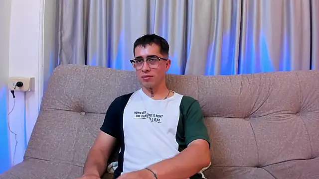 Tommas_Jhonson webkamerás műsora