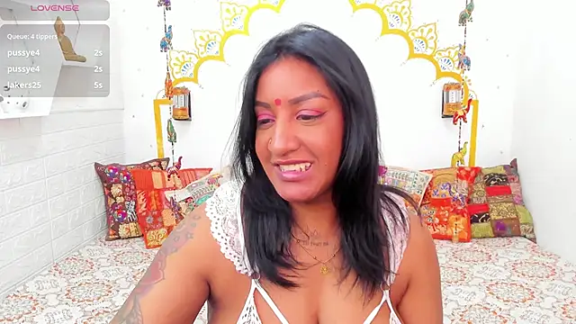 LadyNahir Chat XXX in diretta