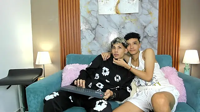 YOUNG_BOYS_HELLのライブXXXチャット