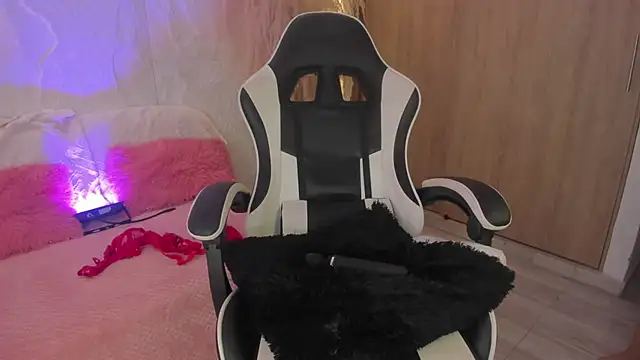 Онлайн чат XXX dominique25_