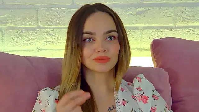 AnitaVenture Adlı Modelin Canlı XXX Sohbeti