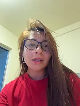 Karlee_Grey1 Show in webcam