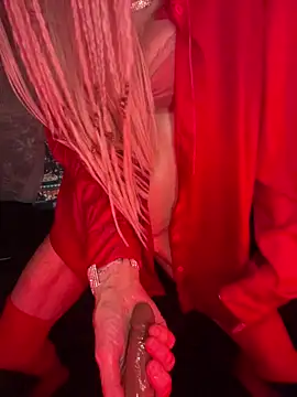 1NikiVegas: διαδικτυακό σόου στην κάμερα