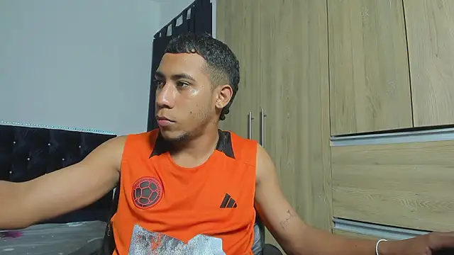 skinny_rich77n Webbikameraesitys