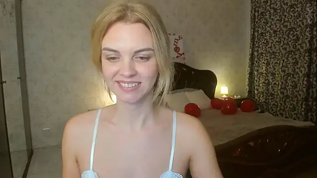 LunaFlinnのライブXXXチャット