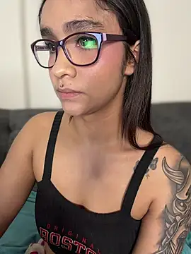 Isabella-Teen 即時 XXX 聊天