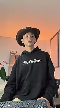 Sebastian_Reed: онлайн-секс-чат