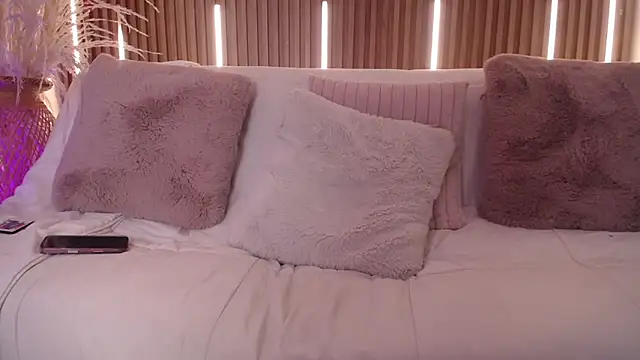 MylaDreams Adlı Modelin Canlı XXX Sohbeti