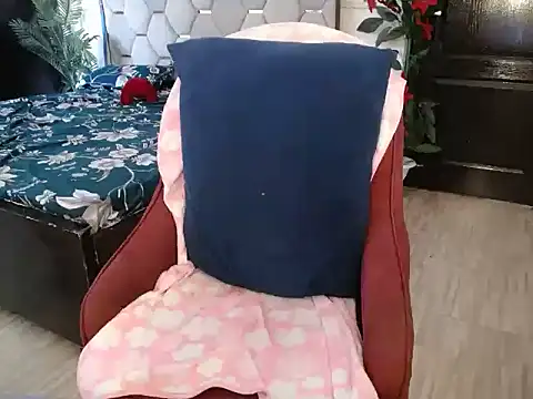 Little_princess01 Show in webcam