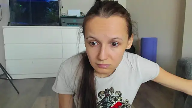 Chat +18 de OliviaMuur ao vivo