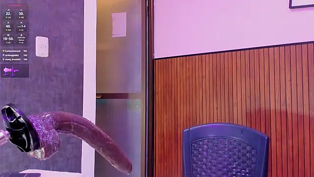 แชท XXX สดของ violett_collins_