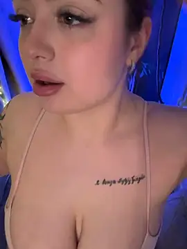 KellyMoors: онлайн-секс-чат