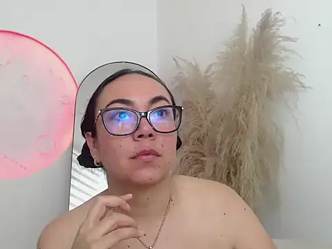 Yadis_hot Adlı Modelin Canlı XXX Sohbeti