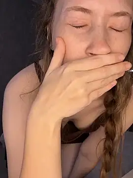 XXX chat uživo modela Holy_Poly