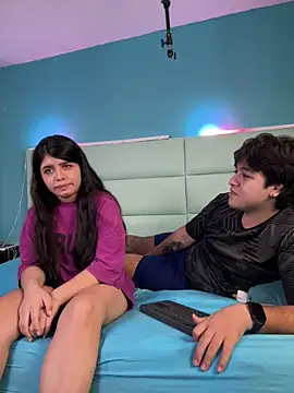 دردشة EmilyAndAndrew الجنسية المباشرة