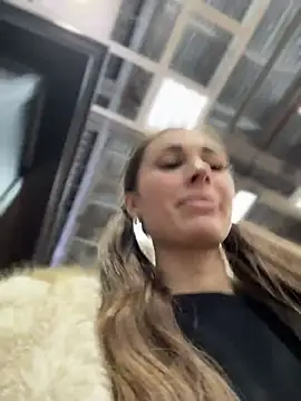 Chatroom XXX en direct de Charming_Ritta