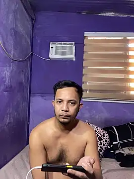 hotcumboi69 Chat XXX in diretta