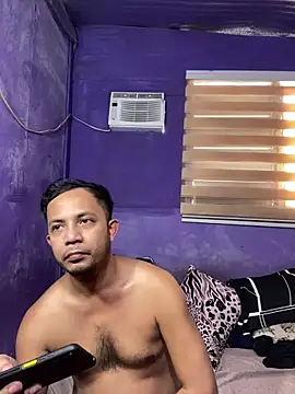 hotcumboi69のウェブカメラショー