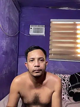 Pokazy przed kamerką – hotcumboi69