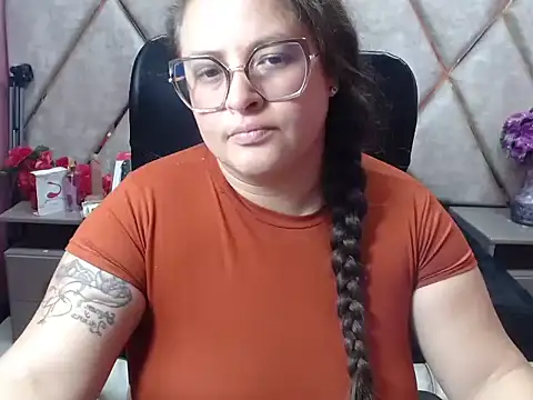 Sarah_Boobs_: онлайн-секс-чат