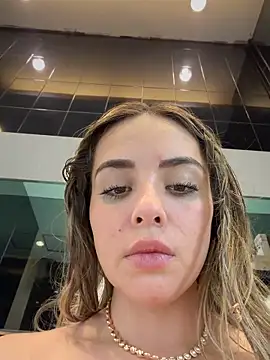 Alirawrz লাইভ XXX চ্যাট