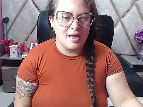 Sarah_Boobs_: онлайн-секс-чат