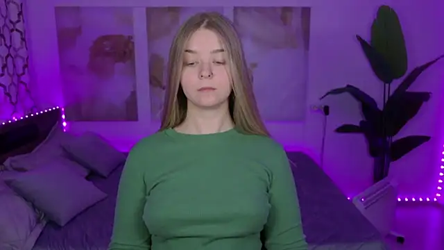 SirenaDoll Adlı Modelin Canlı XXX Sohbeti