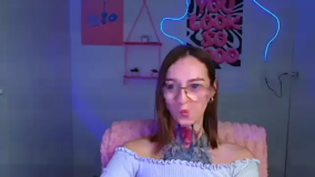 Esmi_Winter live XXX chat